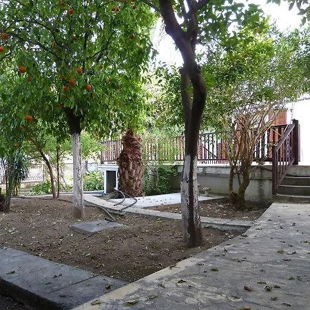Hidden Garden Villa *